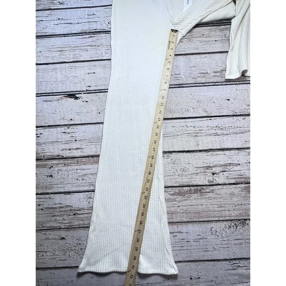Joah Brown Fitted Mini Flare Pant Natural Ivory Luxe Ribbed Knit Size M/L‎ USA